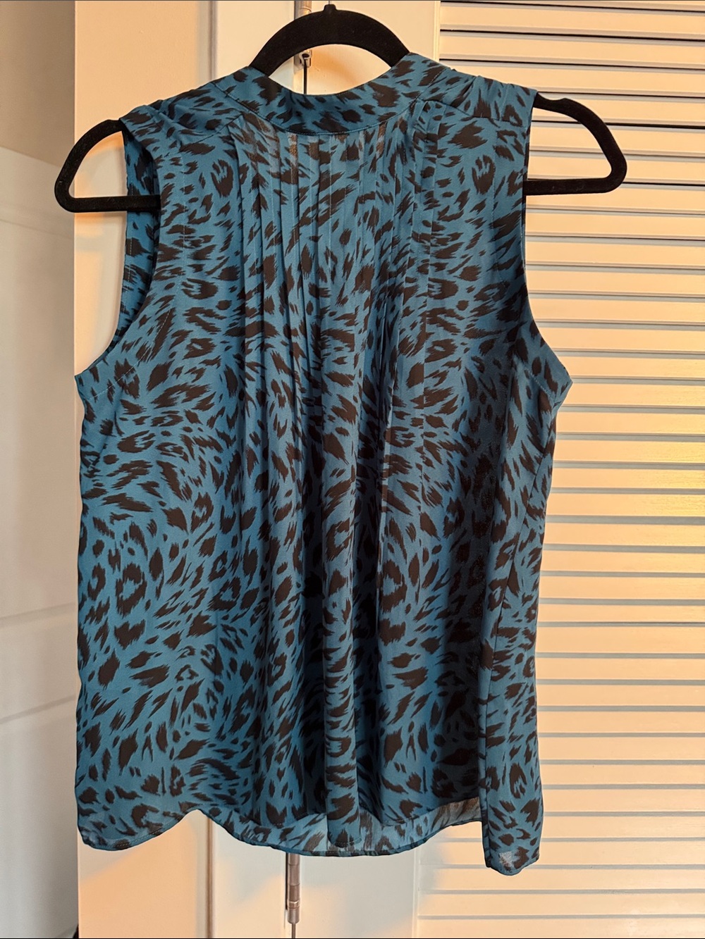 Ann Taylor Teal and Black Sleeveless Pleated Mock-Neck Top